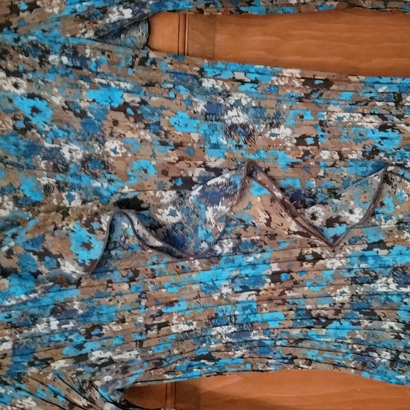 Pretty teal blouse - Picture 3 of 3